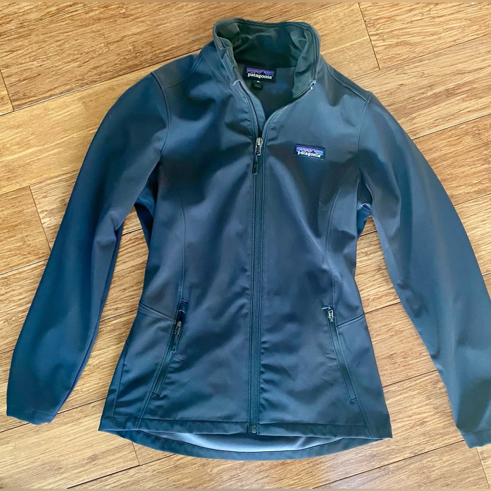 Patagonia Soft Shell Full Zip Jacket. Color Black. Size XS